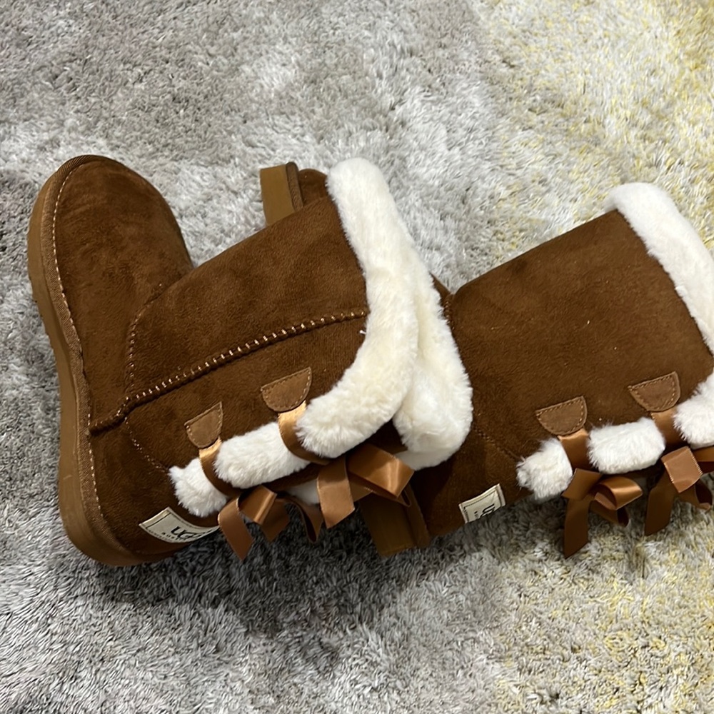 Uggs  Bailey Bow II never used